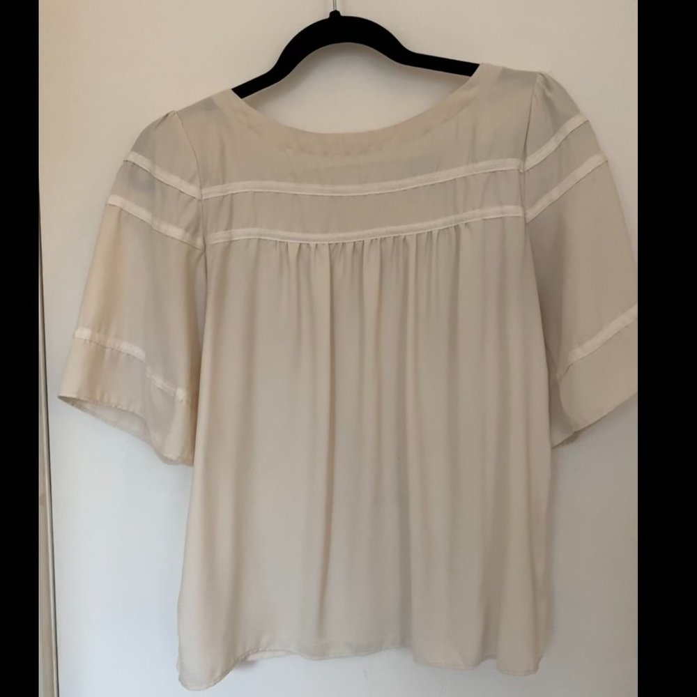 Retro-style flowy blouse